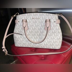 Never worn Michael Kors bag